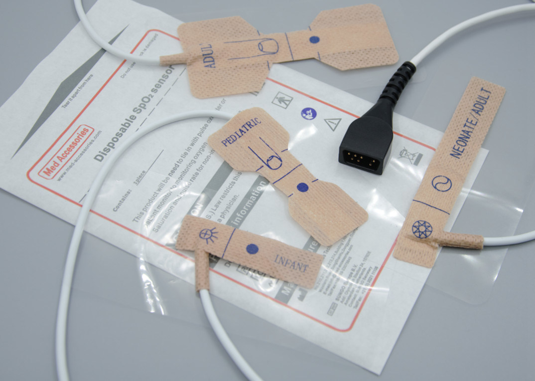 মেড আনুষাঙ্গিক কারখানা আঠালো এককালীন পালস অক্সিমিটার ফিঙ্গার প্রোব দৈর্ঘ্য 90 সেমি সাদা রঙ